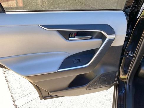 Used 2021 Toyota RAV4 XLE Premium FWD image 8