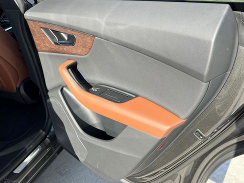 Used 2025 Audi Q8 Premium image 16