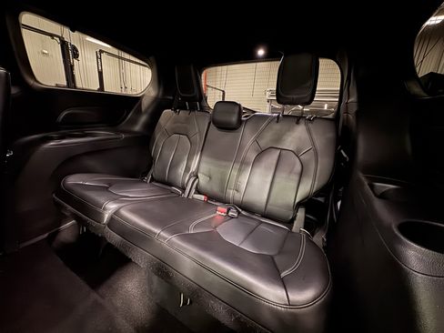 Used 2023 Chrysler Pacifica Touring-L w/ S Appearance Package image 21