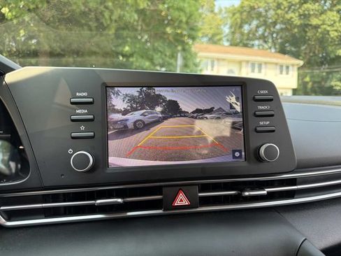 Used 2023 Hyundai Elantra SE w/ Preferred Accessory Package FWD image 24