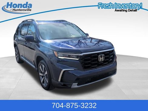 Used 2024 Honda Pilot Touring image 1