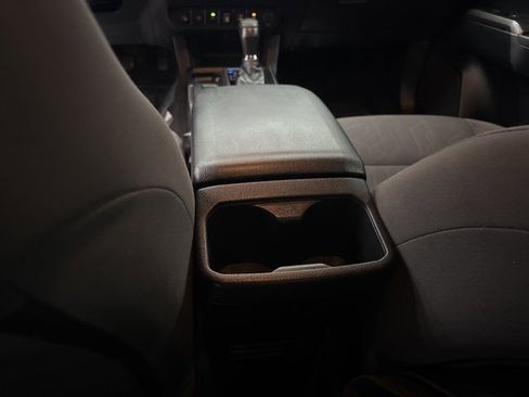 Used 2019 Toyota Tacoma TRD Sport image 9