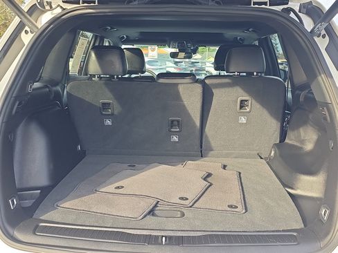 Used 2024 Jeep Grand Cherokee Altitude image 9