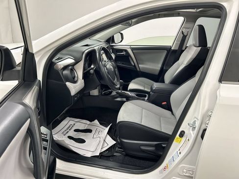 Used 2018 Toyota RAV4 XLE AWD/4WD image 9