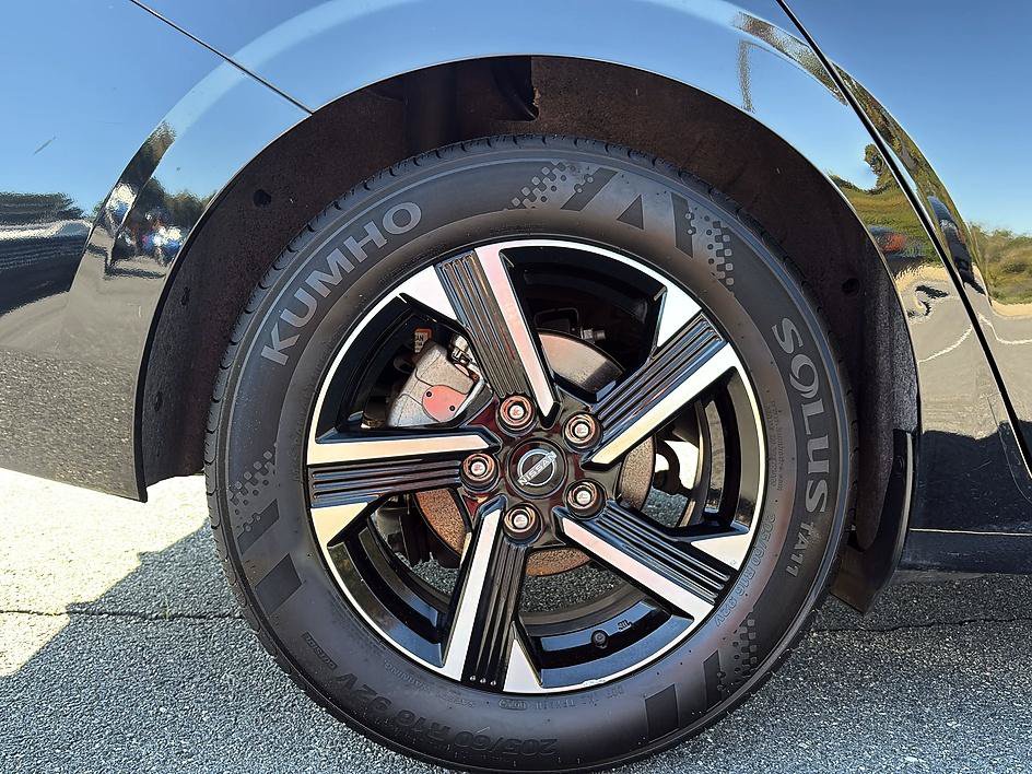 Certified 2025 Nissan Sentra SV FWD image 11