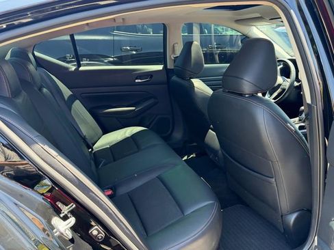 Used 2022 Nissan Altima 2.5 SR w/ Midnight Edition Package FWD image 14