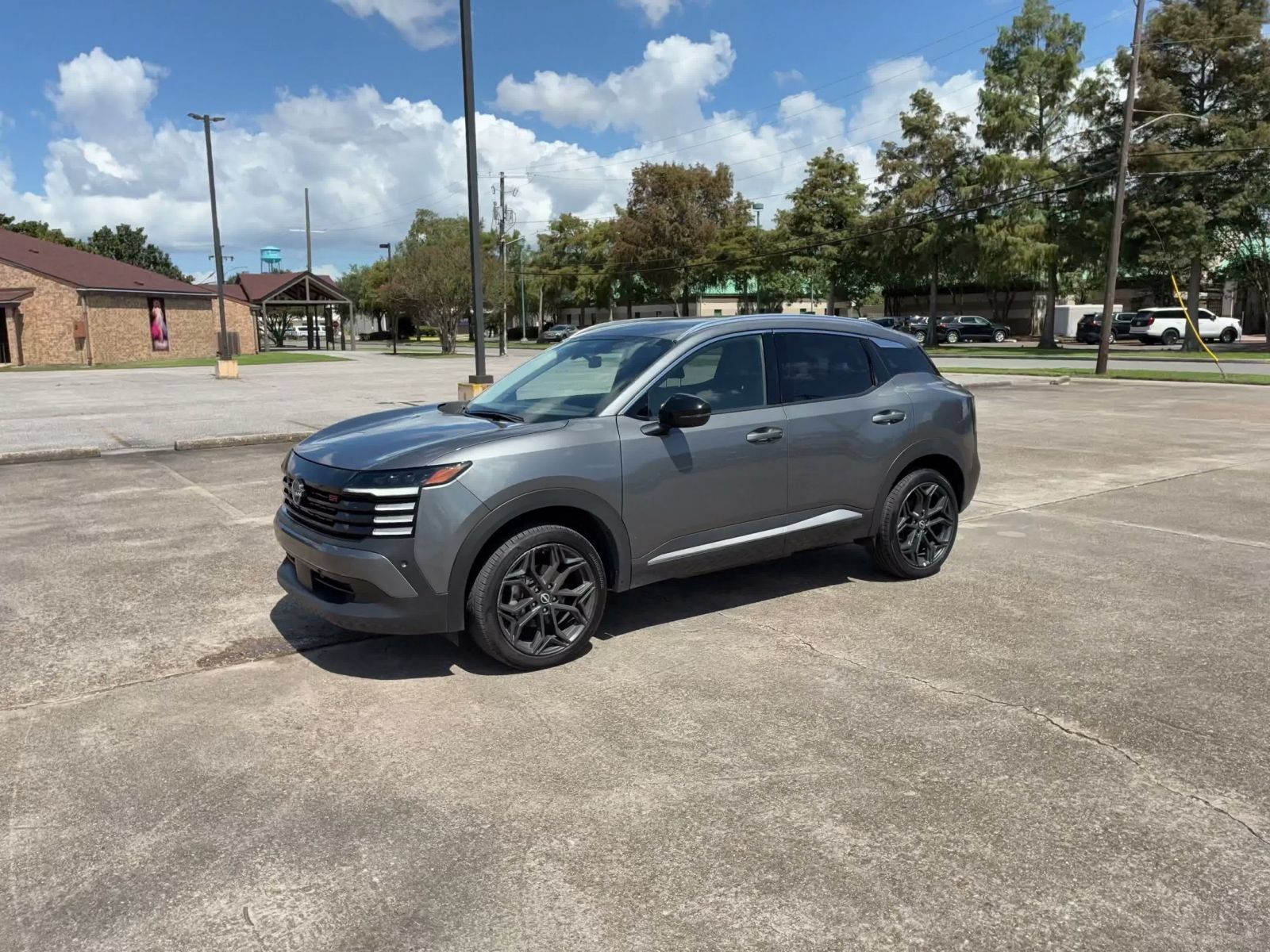 Used 2026 Nissan Kicks SR FWD image 9