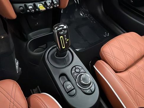 Used 2024 MINI Cooper SE w/ Signature Upholstery Package image 29