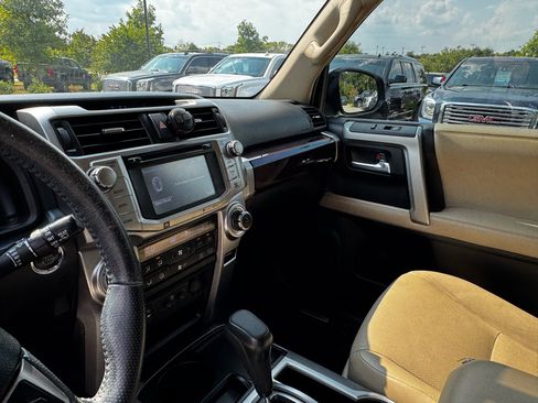 Used 2015 Toyota 4Runner SR5 Premium image 11