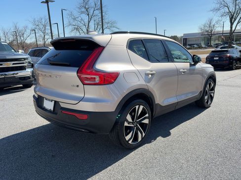 Used 2023 Volvo XC40 B5 Plus w/ Climate Package image 9