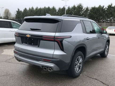 Used 2026 Chevrolet Traverse LT w/ Driver Confidence Package image 2