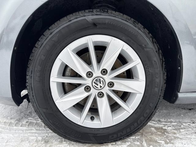 Used 2017 Volkswagen Golf S FWD image 26