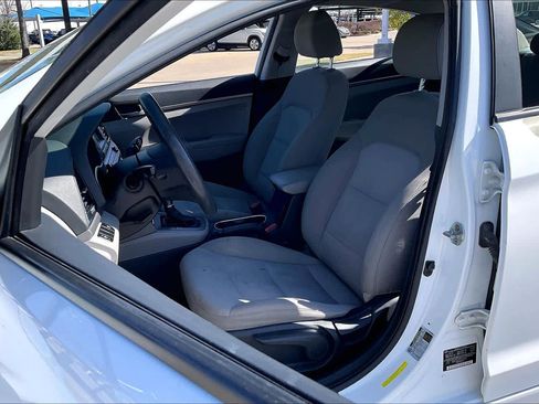 Used 2017 Hyundai Elantra SE image 8