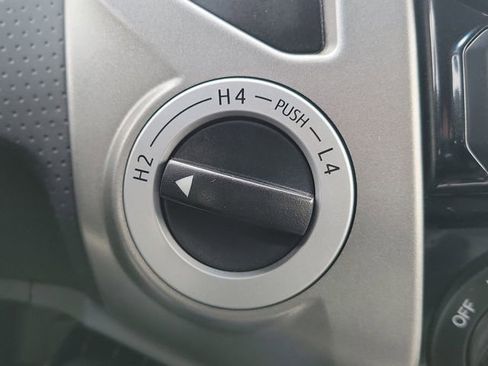 Used 2015 Toyota Tacoma 4x4 Access Cab V6 image 16