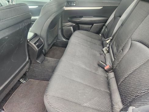 Used 2011 Subaru Outback 2.5i Premium w/ All-Weather Pkg AWD/4WD image 31