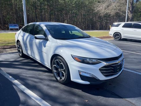 Used 2021 Chevrolet Malibu LT image 2