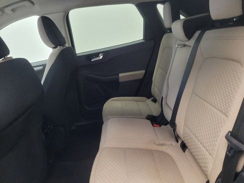 Used 2020 Ford Escape SE image 18