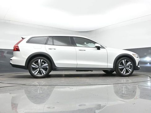 Used 2023 Volvo V60 B5 Cross Country Plus w/ Climate Package image 44