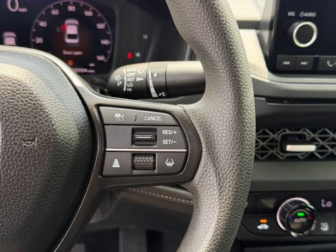 Used 2025 Honda Accord SE image 17