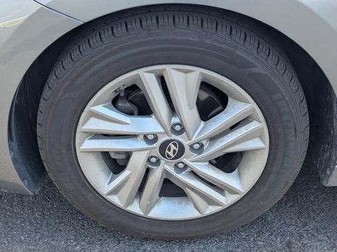 Used 2019 Hyundai Elantra Value Edition FWD image 13