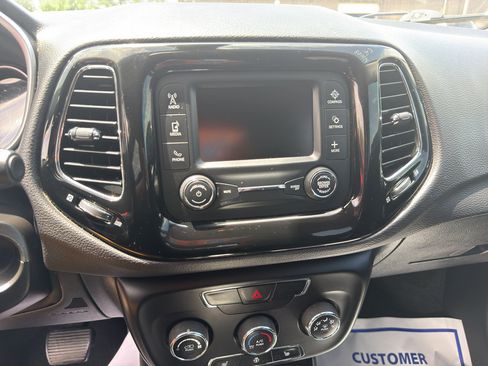 Used 2018 Jeep Compass Latitude AWD/4WD image 12