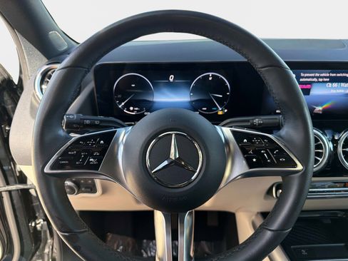 Used 2025 Mercedes-Benz GLA 250 4MATIC image 43