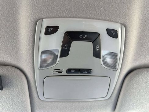 Used 2013 Toyota Sienna LE FWD image 37