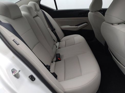 Used 2024 Nissan Altima 2.5 SV FWD image 19