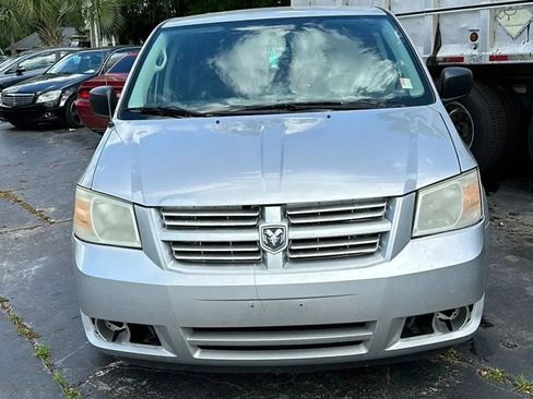 Used 2010 Dodge Grand Caravan SE FWD image 2