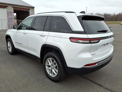 Used 2023 Jeep Grand Cherokee Laredo w/ Luxury Tech Group I AWD/4WD image 7