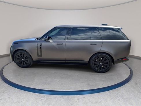Certified 2025 Land Rover Range Rover Long Wheelbase Autobiography image 9