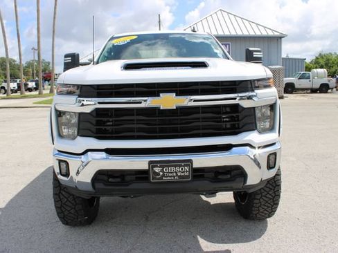 Used 2025 Chevrolet Silverado 2500 LT AWD/4WD image 2