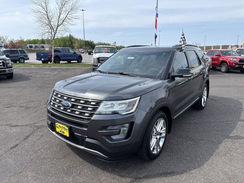 Used 2017 Ford Explorer XLT w/ Equipment Group 202A AWD/4WD image 2