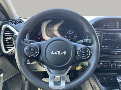 Used 2022 Kia Soul LX w/ Technology Package FWD image 11