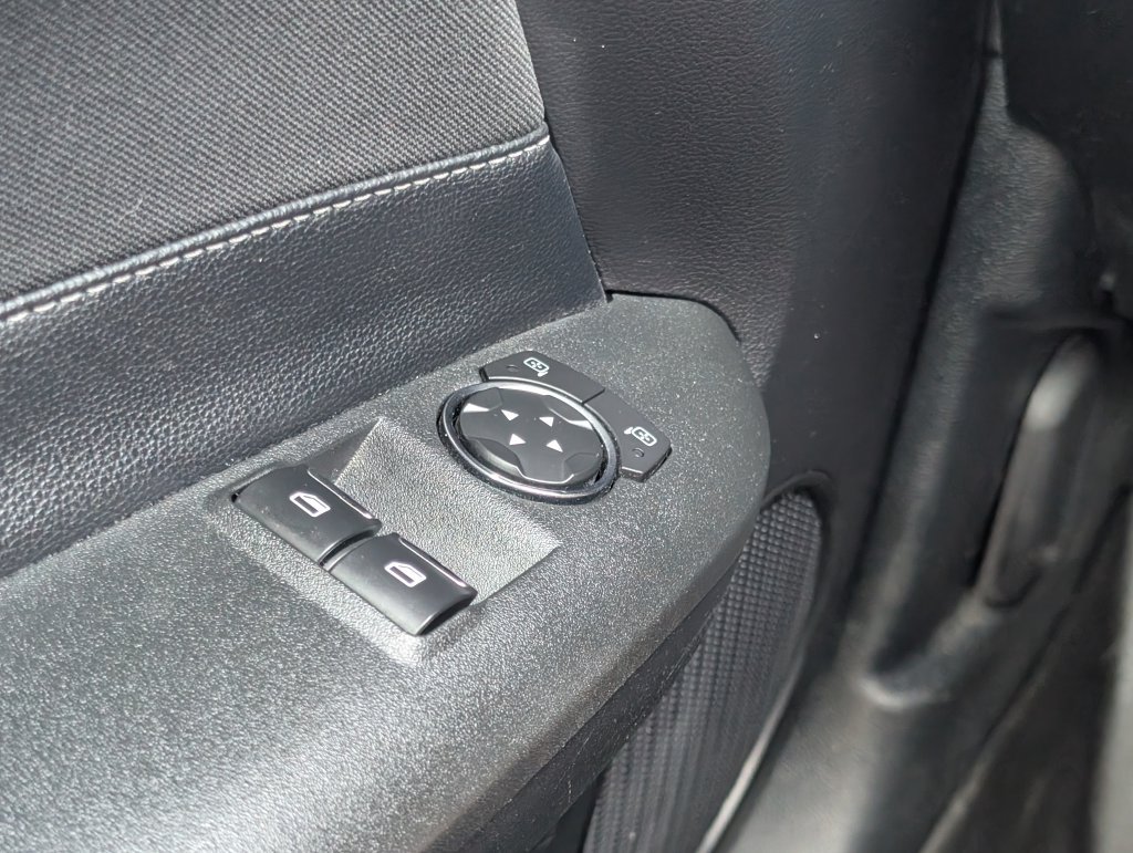 Used 2018 Ford Mustang Coupe RWD image 12