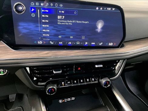 Used 2025 Chevrolet Suburban Z71 image 25