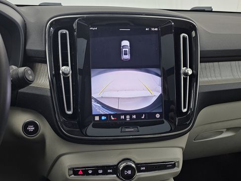 Used 2023 Volvo XC40 B5 Plus image 40