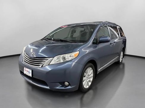 Used 2015 Toyota Sienna XLE w/ XLE Navigation Package AWD/4WD image 4