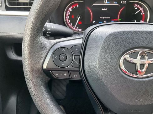 Used 2025 Toyota RAV4 XLE FWD image 23