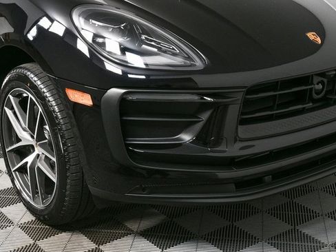 Certified 2025 Porsche Macan image 39