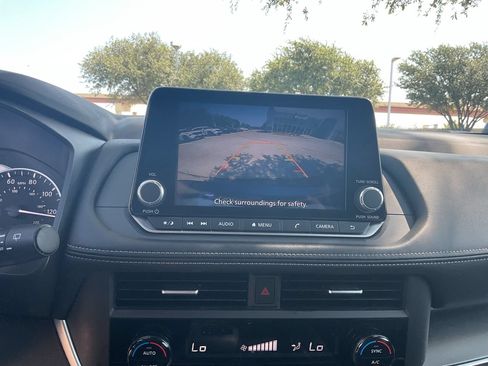 Used 2025 Nissan Rogue SV AWD/4WD image 25