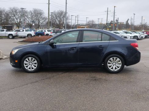 Used 2011 Chevrolet Cruze LS image 5