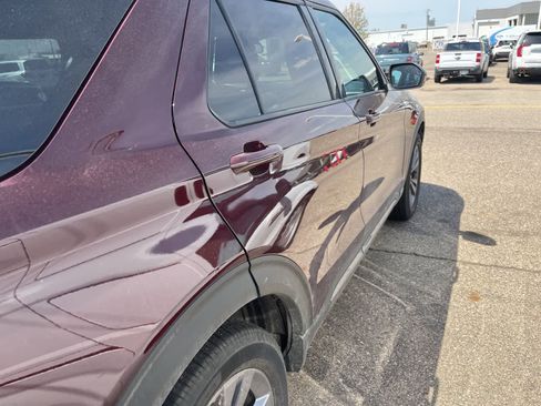 Used 2022 Ford Explorer XLT w/ Equipment Group 202A AWD/4WD image 15