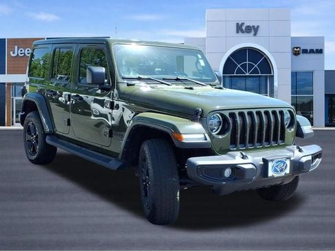 Used 2022 Jeep Wrangler Unlimited Sahara AWD/4WD image 7