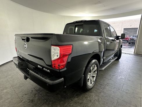 Used 2019 Nissan Titan SV w/ SV Convenience Package AWD/4WD image 6