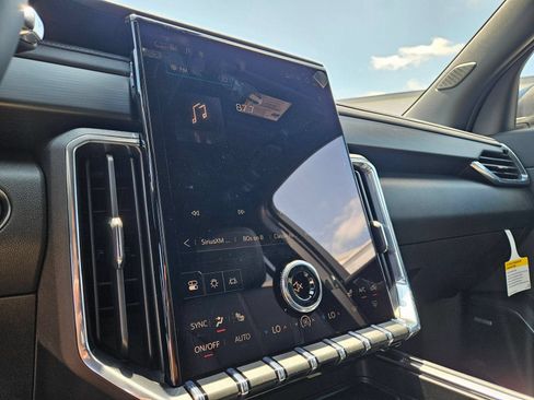 New 2026 GMC Acadia Elevation w/ Elevation Premium Package FWD image 18