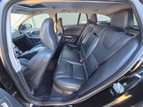 Used 2016 Volvo V60 T5 Cross Country w/ Convenience Package AWD/4WD image 15