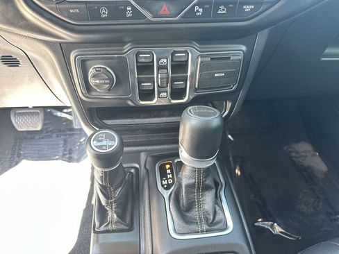 Used 2022 Jeep Gladiator Overland image 20