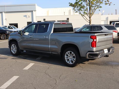 Used 2024 Chevrolet Silverado 1500 LTZ w/ Z71 Off-Road Package AWD/4WD image 8