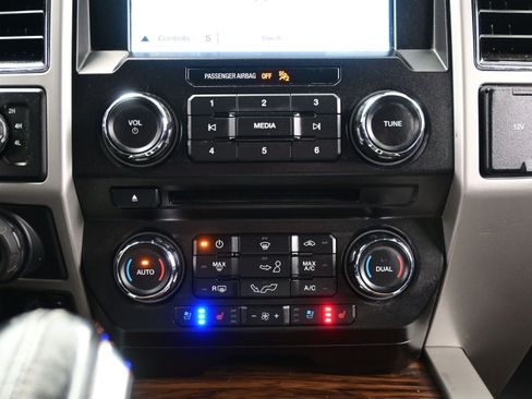 Used 2018 Ford F150 Lariat w/ Trailer Tow Package AWD/4WD image 20